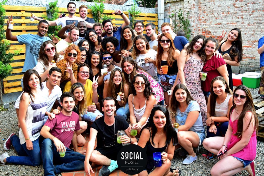 Social Hostel Cafe E Bar Curitiba Buitenkant foto